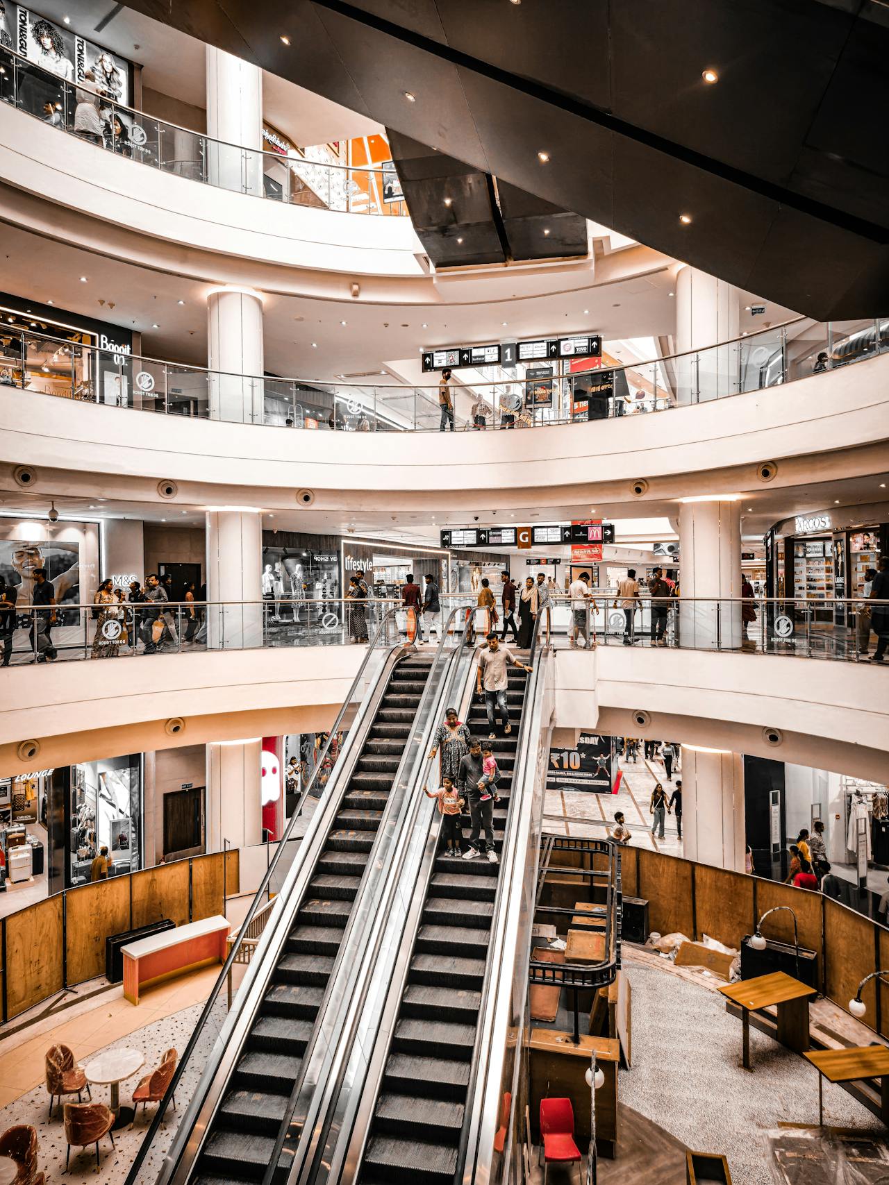 Automatic fire curtain systems for shopping malls and atriums